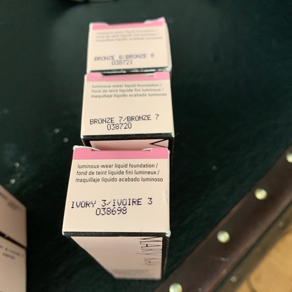 Luminous Foundation - Picture 2 of 3